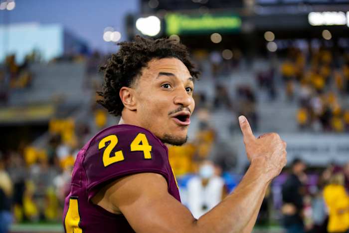 Tennessee Head Coach Josh Heupel hugs defensive back Alontae Taylor (2) during senior day ceremonies before the start of the NCAA college football game between the Tennesse Volunteers and Vanderbilt Commodores in Knoxville, Tenn. on Saturday, November 27, 2021. Kns Tennessee Vanderbilt Football